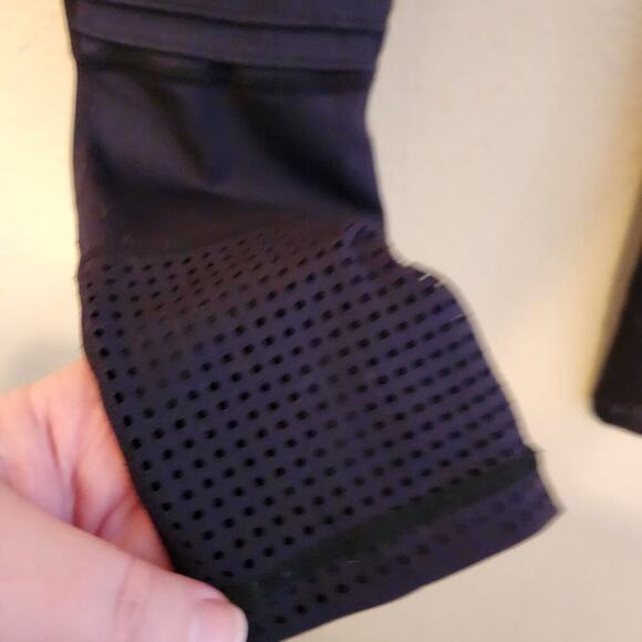 ⚡️FLASH SALE⚡️Zyia Active Black Workout Leggings Size 2 - Picture 5 of 11